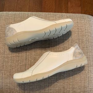 Like New Earth Origins Leather Slip-on Shoe!